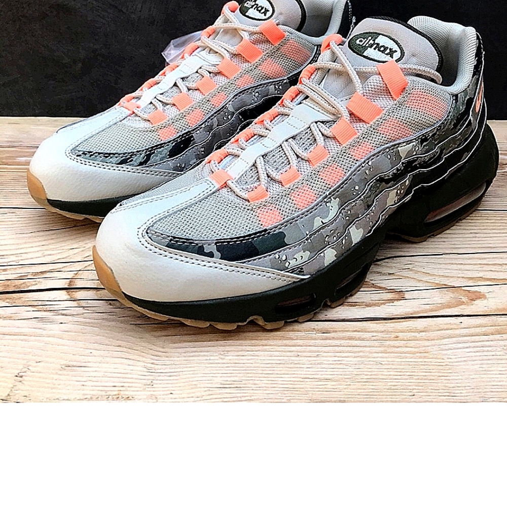 Nike Air Max '95 essentials men's size 10.5/ women's size 12